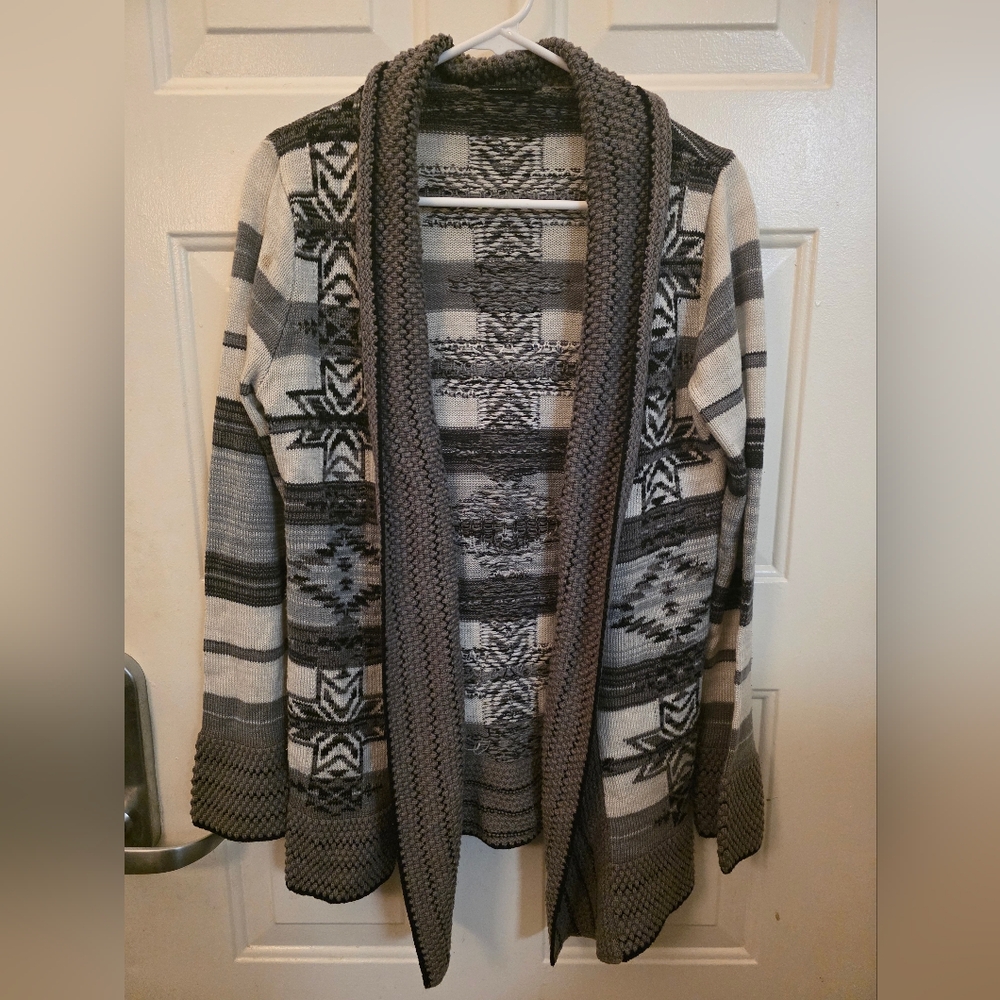 BCBG Maxazria‎ Aztec Gray Cardigan Size Large